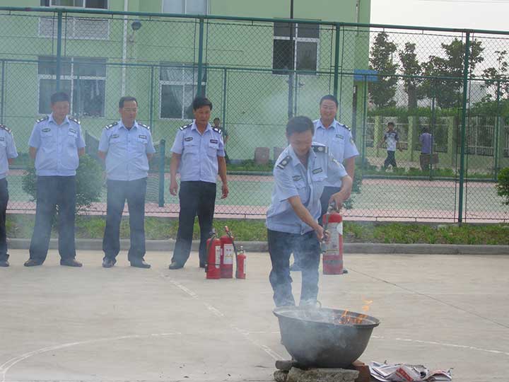 公司组织消防训练